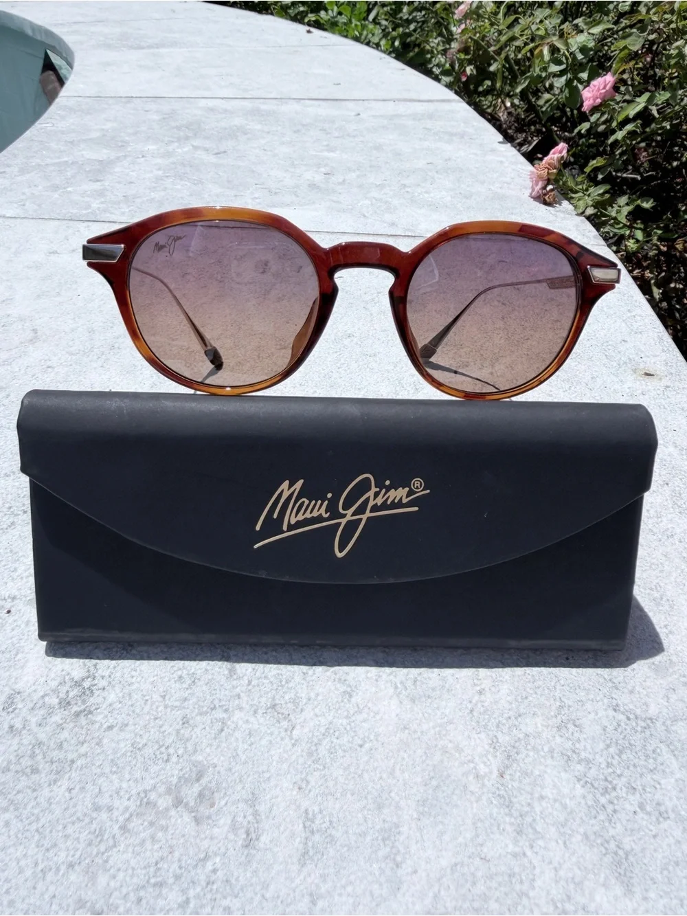 Maui Jim Tortoise Brown Round Sunglasses with Gradient Brown Lenses